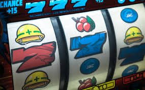 Payment method selection screen on asiabigbet showing DANA, OVO, GoPay, ShopeePay, LinkAja, QRIS, and bank options